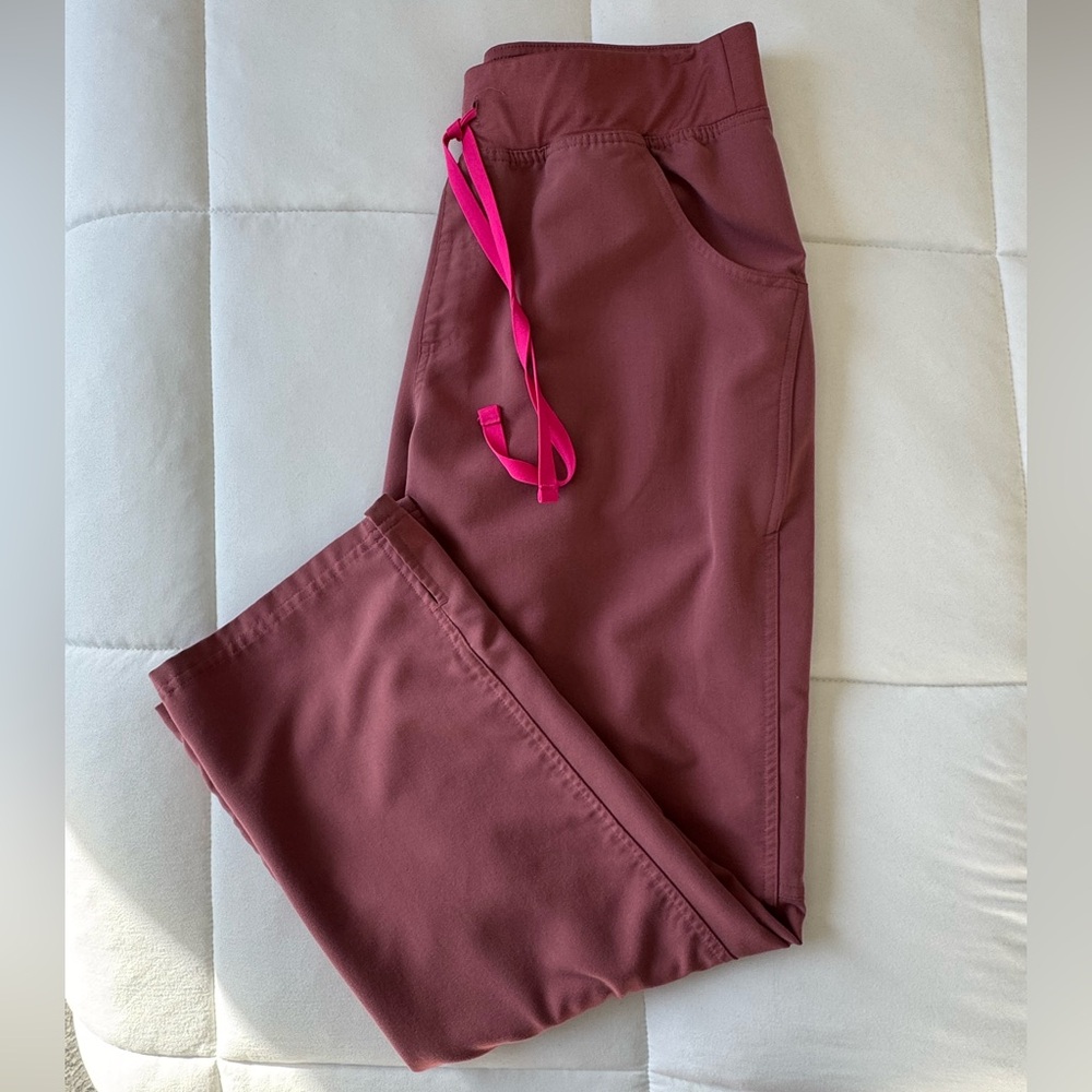 Women’s Mauve Kade High-waisted Petite Cargo Scrub Pants